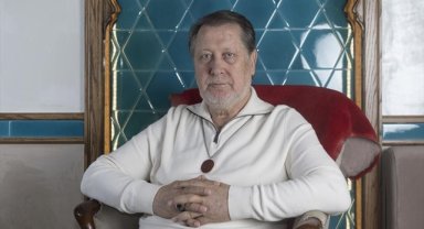 Sahne ve tekke arasında yarım asrı geçen hayat: Ahmet Özhan