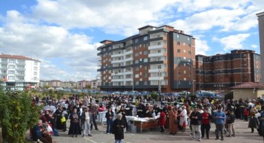 Şarkışla'da öğrenciler, Filistin'e destek için kermes düzenlendi