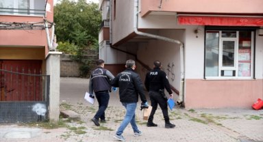 Sivas'ta 4'üncü kattan düşen çocuk ağır yaralandı