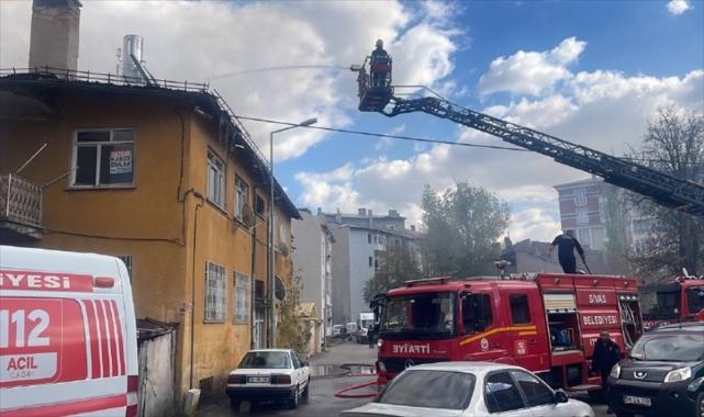 Sivas'ta çatı yangını hasara yol açtı