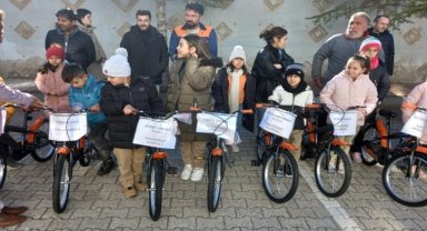 Sorgun'da 60 öğrenciye bisiklet hediye edildi