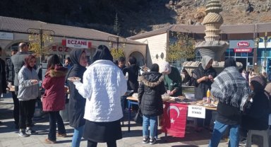 Taşkent'te Gazze için kermes düzenledi