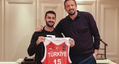 TBF Başkanı Türkoğlu, 21 yıl önce kendisine mektup yazan hayranıyla bir araya geldi