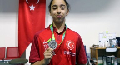 Tesadüfen tanıştığı cimnastik sporunda dünya ikincisi oldu