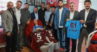 Trabzonsporlu futbolculardan anlamlı ziyaret