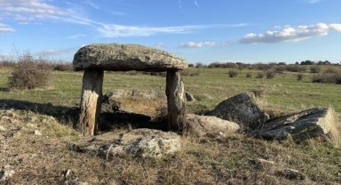 Traklar'dan miras dolmenlerin korunması talebi
