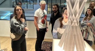 Türk sanatçının "birlik" mesajı içeren mimari eseri, Van Gogh Müzesi'nde sergilendi