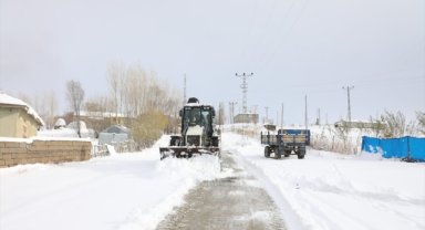 Van'da karla mücadele çalışması çalışmaları devam ediyor