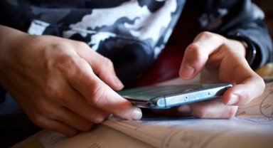 Yeni Zelanda'da hükümet, okullarda cep telefonu kullanımını yasaklamayı planlıyor