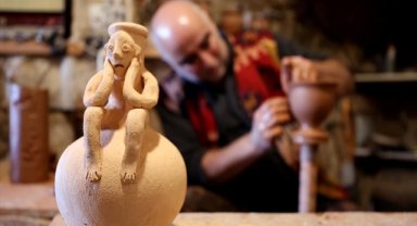 35 yıllık çanak ustası müzelerdeki eserlerin benzerlerini yapıyor