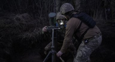 AA, Zaporijya cephesinde Rus mevzilerine kısa mesafeden atış yapan Ukraynalı havan birliklerini görüntüledi