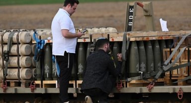 ABD'den gelen Yahudi siviller, Gazze'ye atılan obüs mermilerinin üzerine "saygılarımızla" notunu düştüler