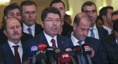 Adalet Bakanı Tunç: Anayasa'mızın darbeciler tarafından yazdırılmış olması tek başına değişmesi için yeterli sebeptir