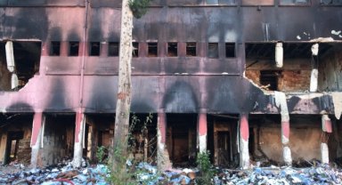 Adana'da yanan eski hastane binasında inceleme başlatıldı