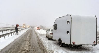  Ağrı, Kars, Erzincan ve Sivas'ta kar yağışı etkili oldu