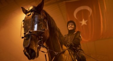 Ankara Emniyet Müdürlüğü bünyesindeki "atlı polisler" zorlu eğitimlerin ardından göreve başlıyor