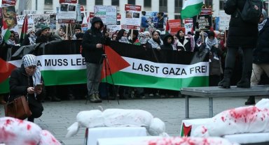 Avusturya'da İsrail'in Gazze'ye yönelik saldırılarının son bulması için gösteri düzenlendi