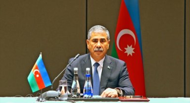 Azerbaycan Savunma Bakanı Hasanov, Bakan Güler'e şehit askerler için başsağlığı diledi