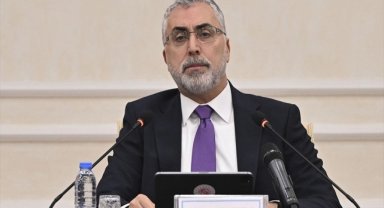 Bakan Işıkhan: (Yeni asgari ücret) Çalışanlarımızın gelirlerini enflasyona ezdirmeyeceğiz