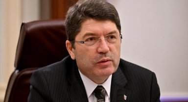 Bakan Tunç'tan şehit ailelerine yönelik paylaşımlara ilişkin açıklama: Gözaltına alınan 125 kişiden 3'ü tutuklandı