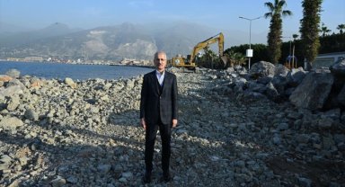 Bakan Uraloğlu: (Hatay Havalimanı'ndaki çalışmalar) İş programına göre 2026 ama hedefimiz onu 2025'te tamamlamak