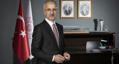 Bakan Uraloğlu, yurt dışındaki Türklere yönelik mobil cihaz düzenlemesinin detaylarını anlattı