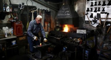 Balta ve sobalar yarım asırdır demirci Duran ustanın elinde şekilleniyor