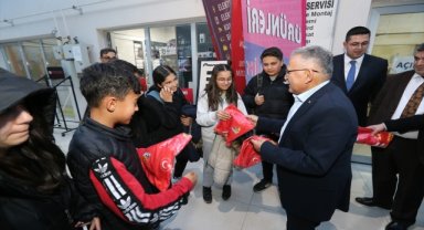 Başkan Büyükkılıç alışveriş merkezini ziyaret etti