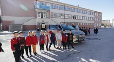 Başkan Savran'dan Yerli Malı Haftası'nda öğrencilere TOGG sürprizi