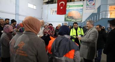 Belediye çalışanlarına çorba ve simit ikram edildi
