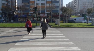 Bursa'da "zemin yaya" uygulaması trafik ışıklarında geçişte kolaylık sağlıyor