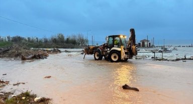Çanakkale'de debisi yükselen Kepez Çayı taştı