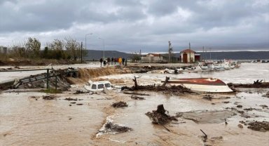 Çanakkale'de sağanak nedeniyle debisi yükselen Kepez Deresi taştı