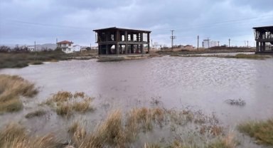 Çanakkale'de sağanak nedeniyle Umurbey beldesi sular altında kaldı