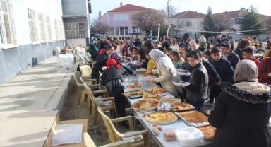 Çandır'da Filistinliler yararına kermes düzenlendi