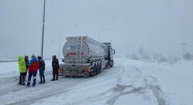Çankırı-Kastamonu kara yolunda kar etkili oluyor