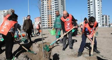 Çolakbayrakdar, TEMA gönüllüleri ile birlikte ağaç dikti