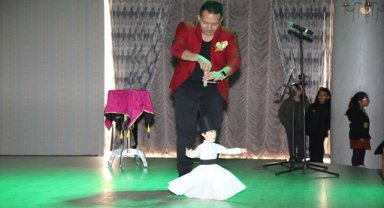 Çubuk'ta çocuklar tiyatro oyunu izledi