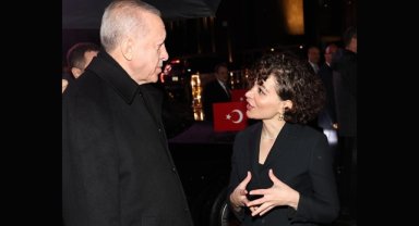 Cumhurbaşkanı Erdoğan Londra Bienali'nde "Public Award" kazanan eseri AKM'de inceledi