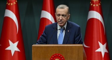 Cumhurbaşkanı Erdoğan Sütlüce'deki il binasında partisinin İstanbul teşkilatıyla bir araya geldi