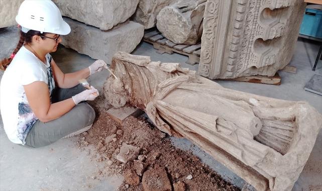 "Dans Eden Musa" heykeli yaklaşık 22 asır sonra Muğla'da gün yüzüne çıkarıldı