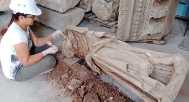 "Dans Eden Musa" heykeli yaklaşık 22 asır sonra Muğla'da gün yüzüne çıkarıldı