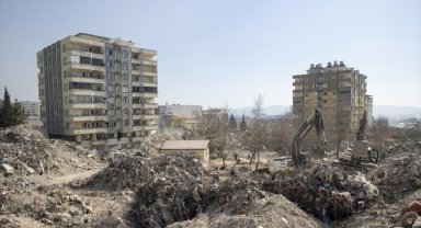 Depremde 109 kişinin öldüğü Ebrar Sitesi B Blok'ta kolon ve kirişler yetersizmiş