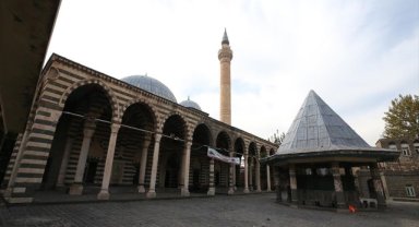 Diyarbakır'da depremde zarar gören 12 tarihi yapının restorasyonu için çalışma yapılıyor