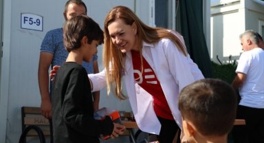 Dokuz Eylül Üniversitesi, 2 bin gönüllüsüyle deprem bölgesinden elini çekmiyor