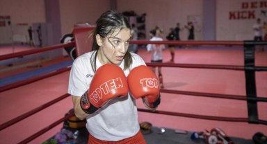 Dünya şampiyonu kicks boksçu Erivan Barut, yeni başarılar için sıkı çalışıyor