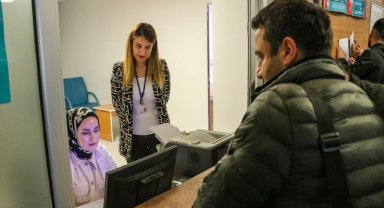 Dünyaya gelen bebeklerin kimlik başvuruları hastanede yapılıyor