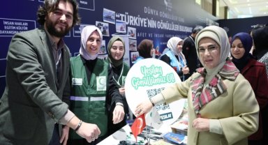 Emine Erdoğan, afet ve insani yardım gönüllüleriyle buluştu