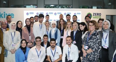 Emine Erdoğan, Dubai'de iklim elçisi gençlerle bir araya geldi