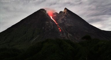 Endonezya'da Merapi Yanardağı'ndaki patlamalar nedeniyle 11 dağcı hayatını kaybetti